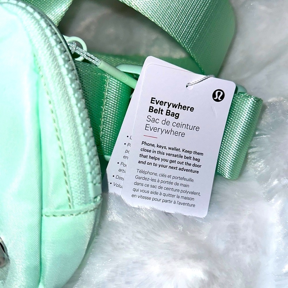 SOLD- LULULEMON Everywhere Belt Bag in Mint Moment NWT *LAST ONE!* - Picture 5 of 12